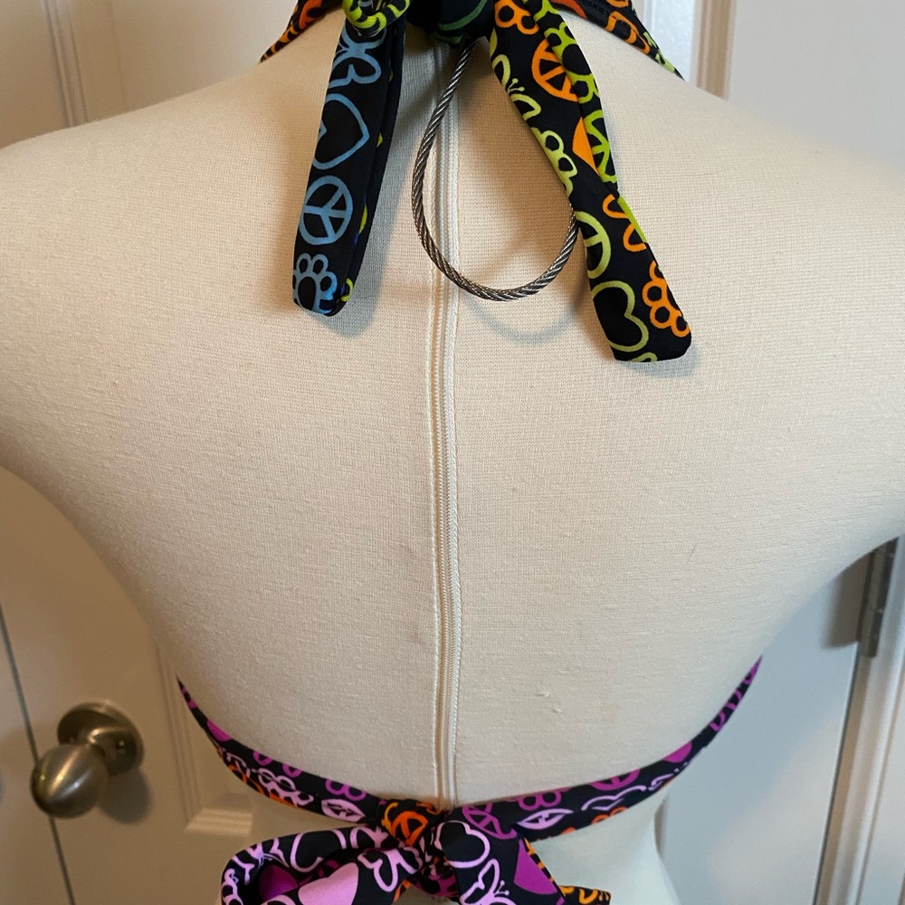 Arizona Multicolored Peace & Hearts Bikini Top Size L Like New - Picture 3 of 4